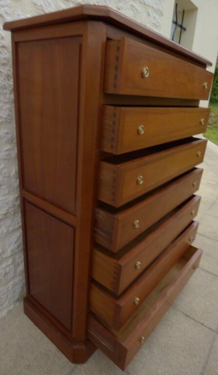 Weekly chest of drawers with secret shelf and its 7 drawers, made in the old-fashioned way from solid wood with knob