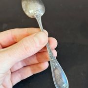 Elégance vintage : Lot de 8 petites cuillères en métal argenté  – Ref 26