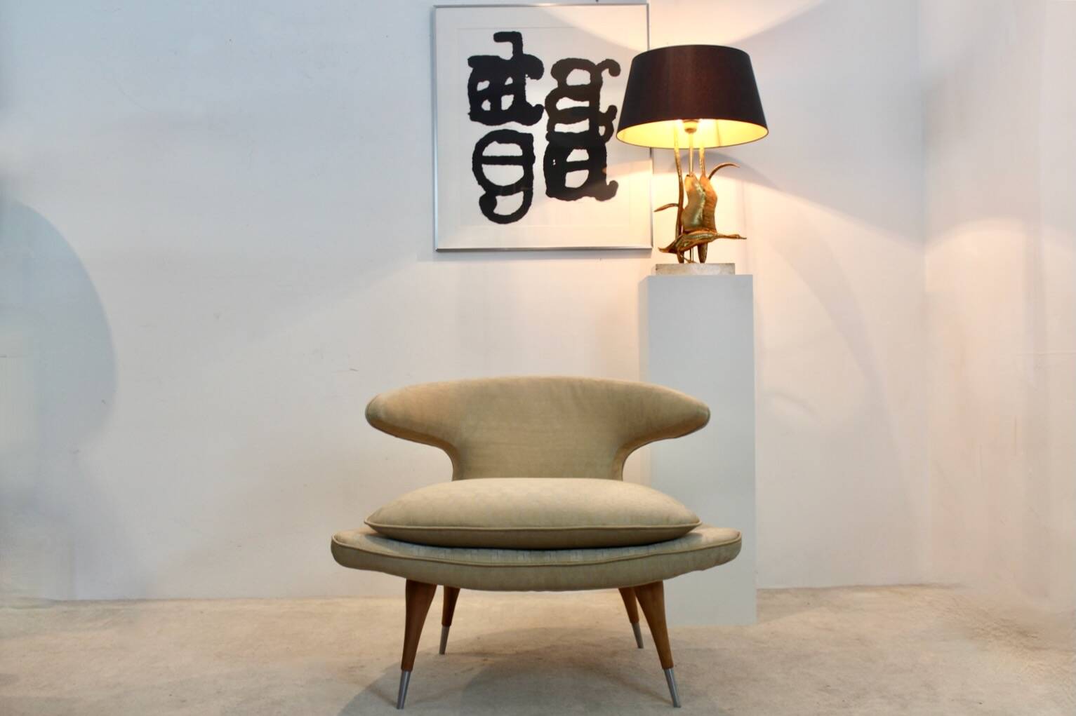 Fauteuil « Horn Chair » de Karpen of California en tissu doré et noyer