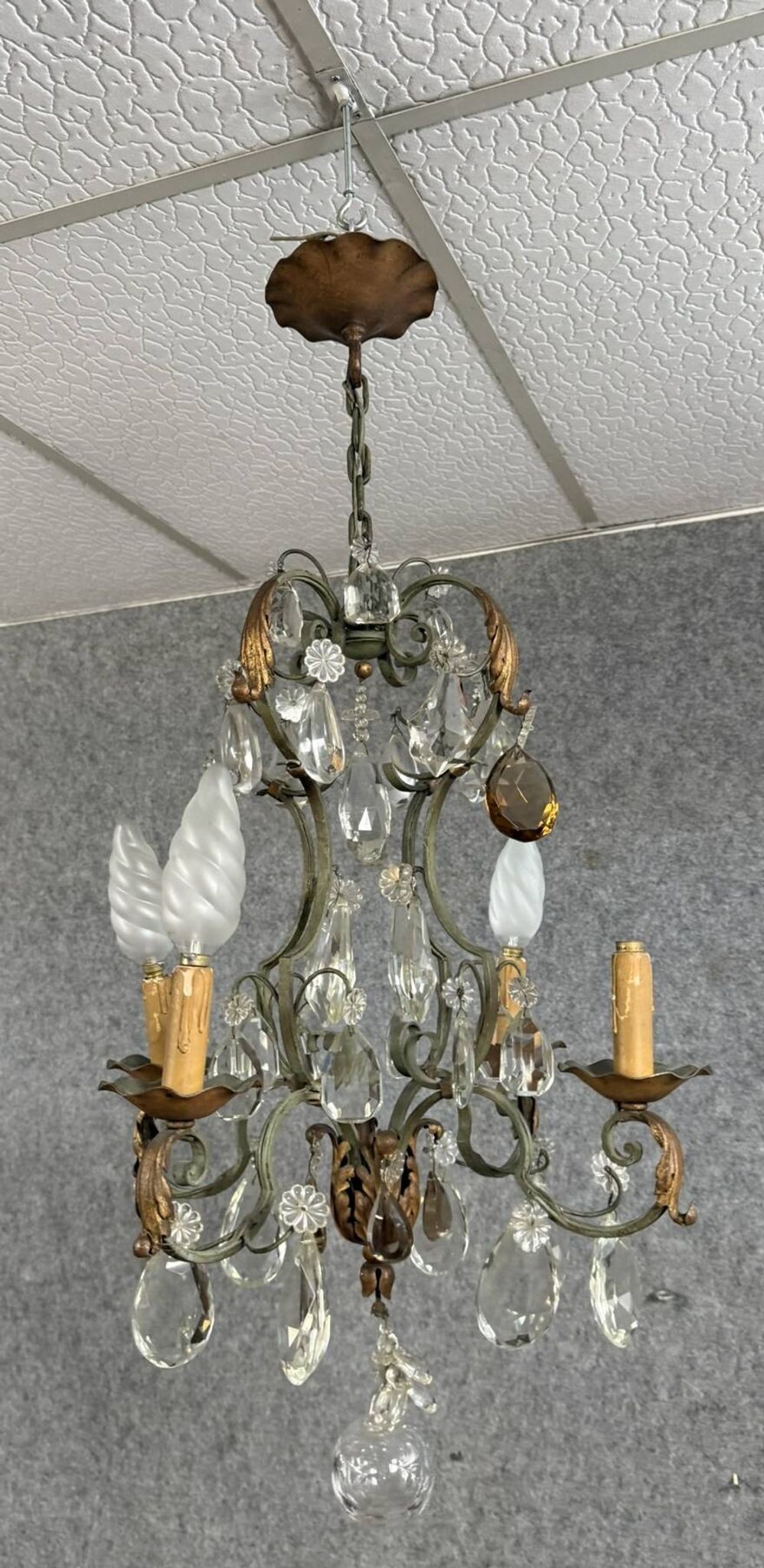 Venetian chandelier with gold and lacquered metal tassels, circa 1940