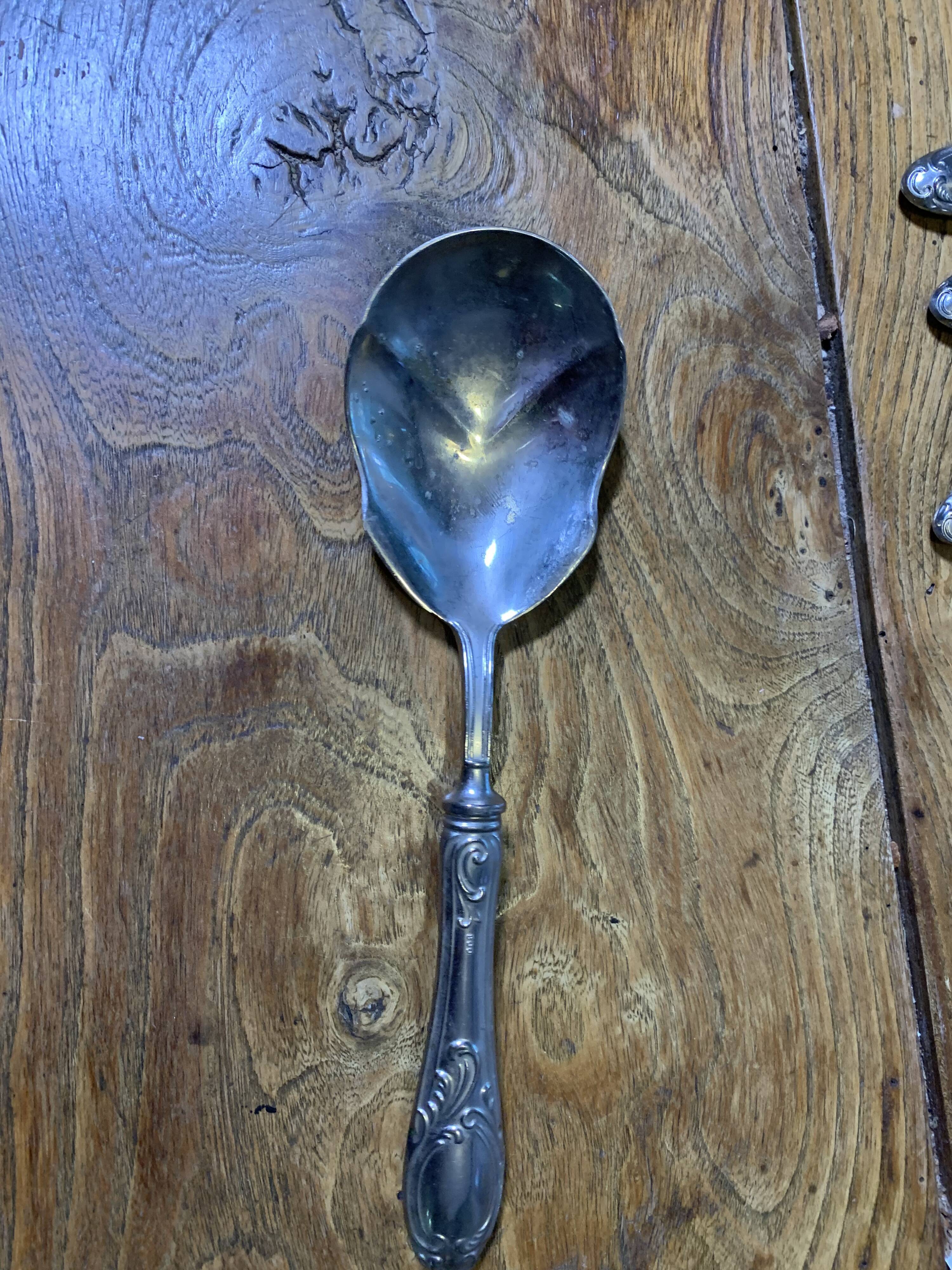 Service de couverts à dessert composé de 11 pièces poinçon 800 ouvragées anciens et collector