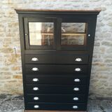 Meuble de métier a tiroirs et portes coulissante