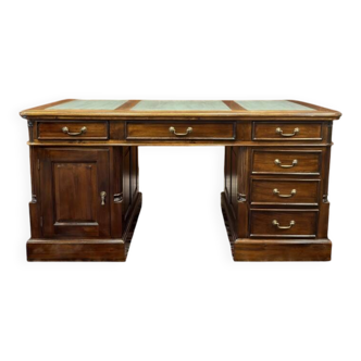 Classic English Chesterfield Desk