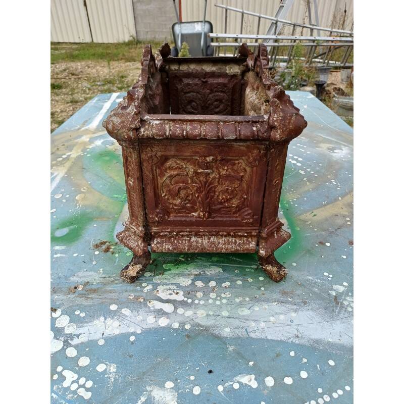 1 cast iron planter from 1900 from Charleville - Mézières
