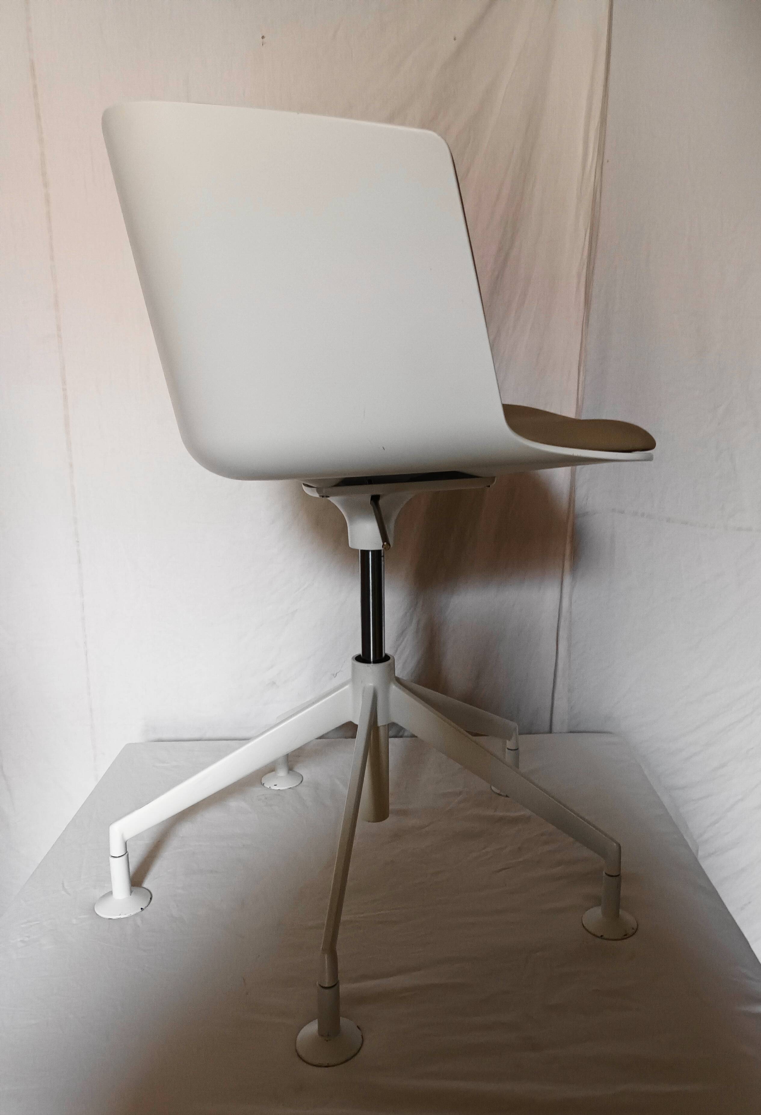 "Cut" office chair by Francesco Rota for Lapalma