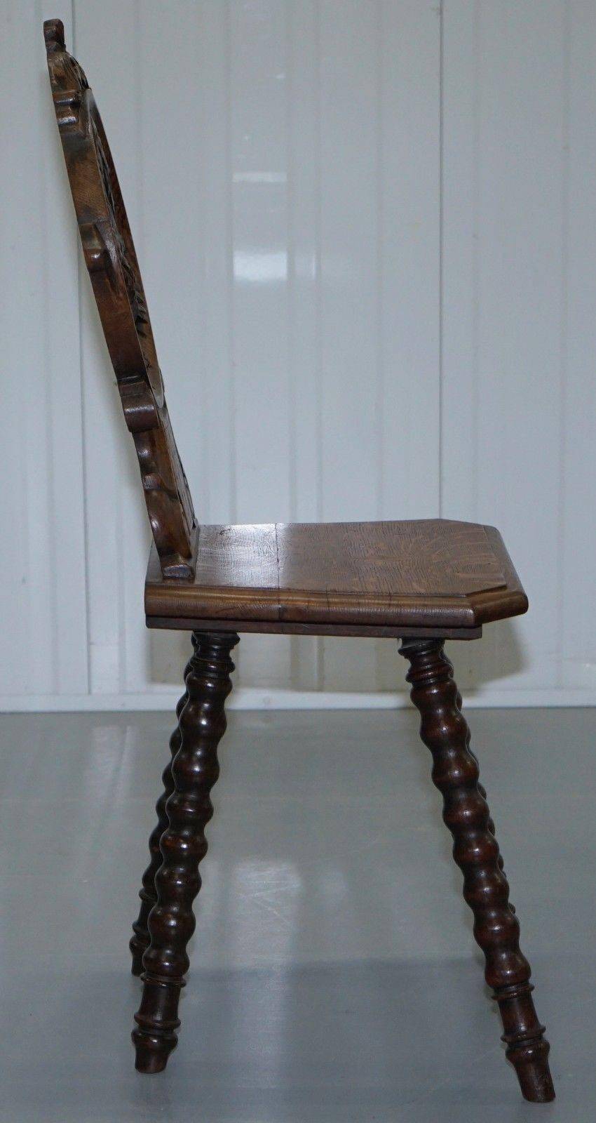Chaise de vestibule Black Forrest en bois sculpté 19ème siècle
