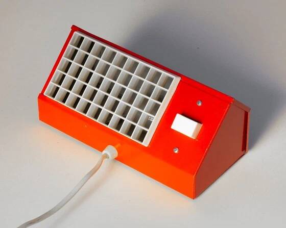 Red Elidus bedside lamp in metal, designed by Hans-Agne Jakobsson in the 1970s.