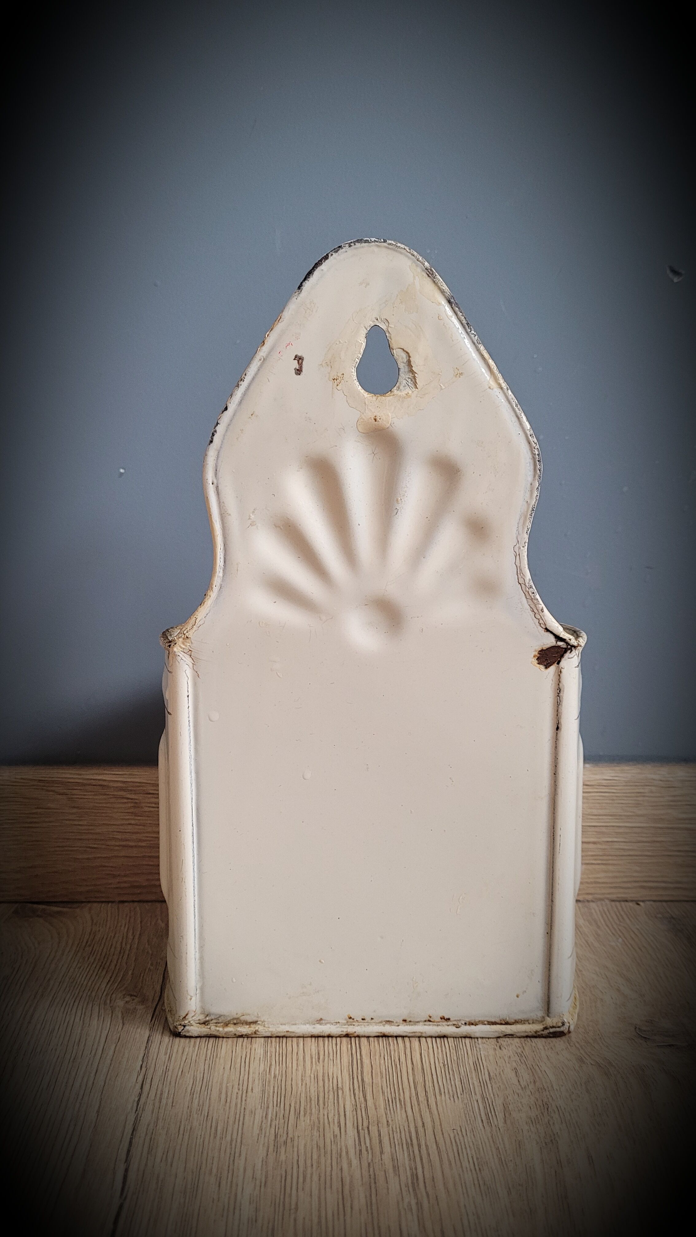 Salt enamelled pot