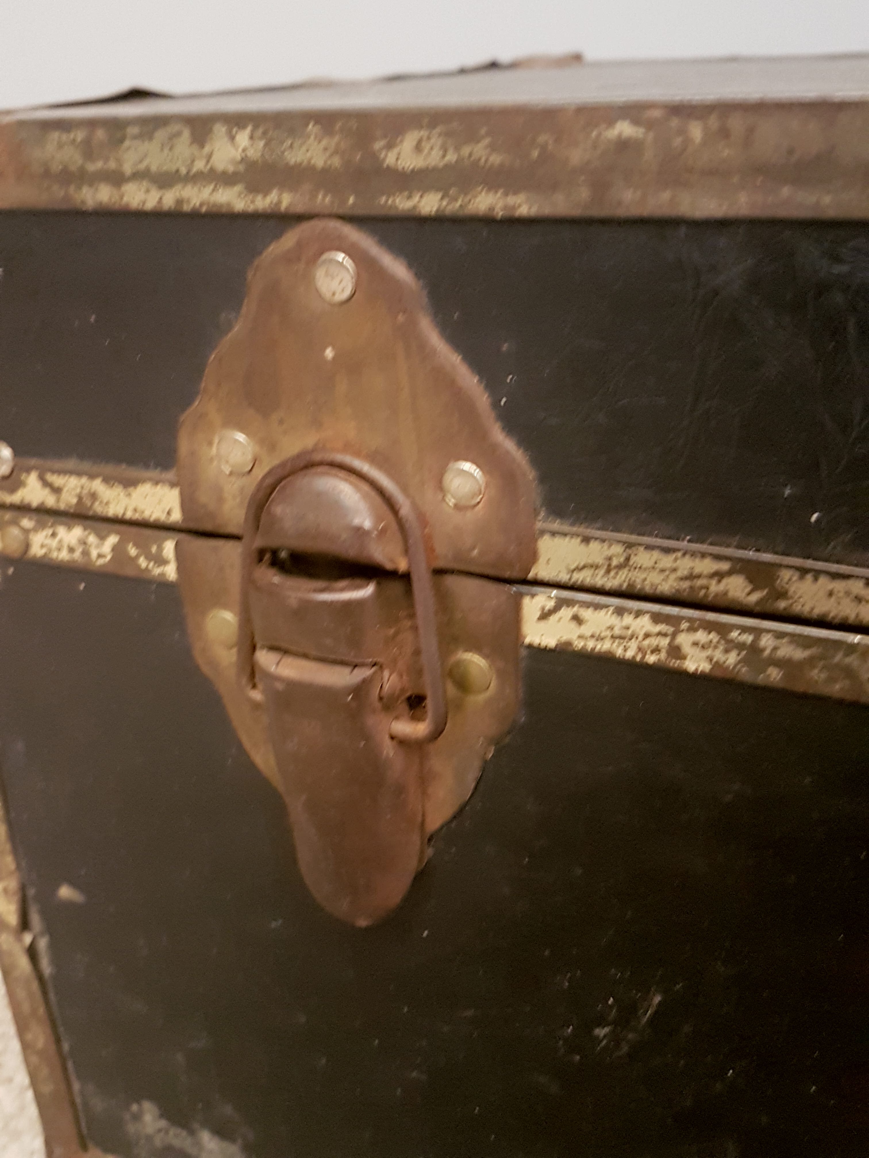 American old trunk / chest usa