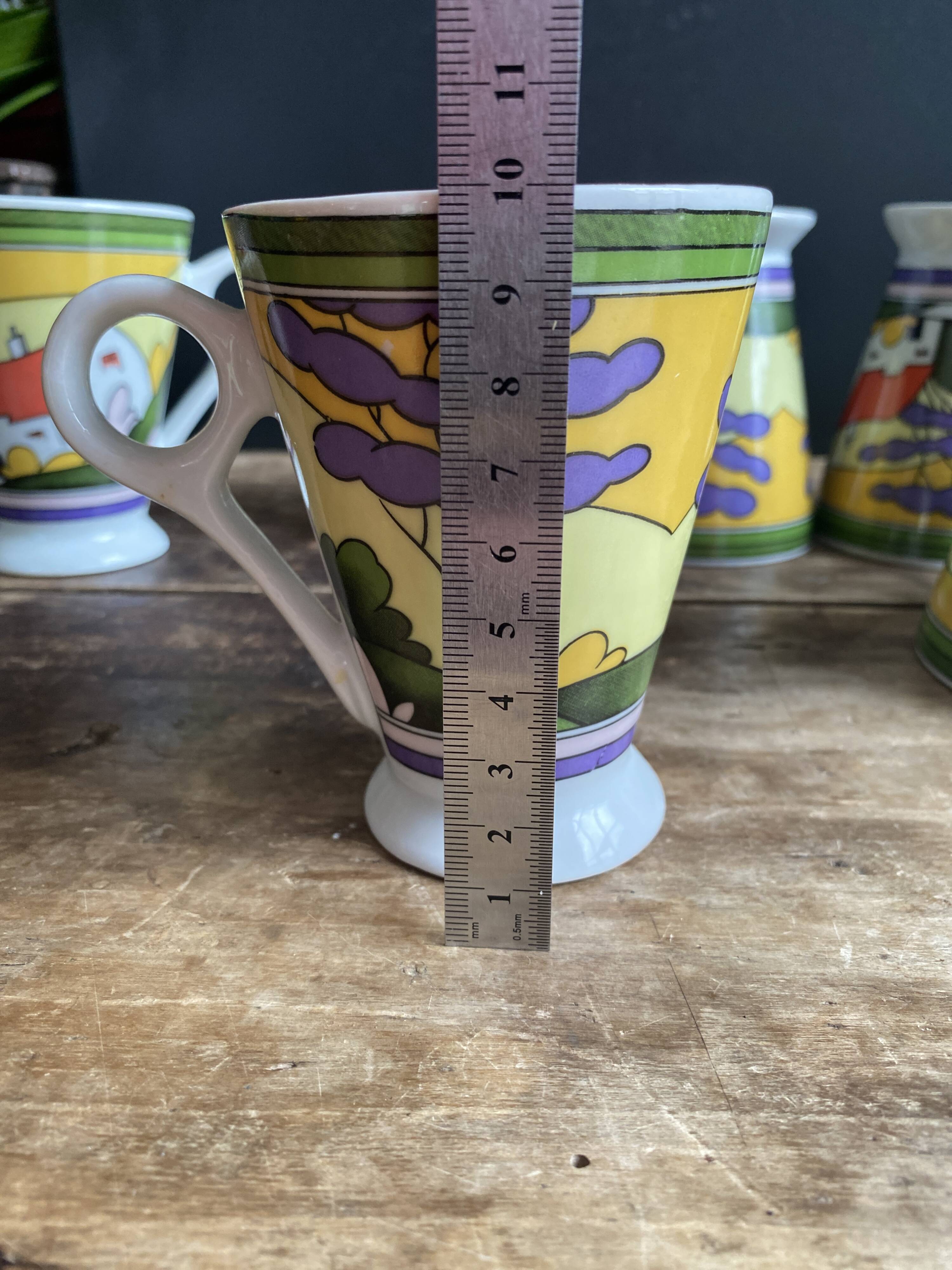 Sublime set of 6 Art Deco coffee/tea cups (circa 1930)