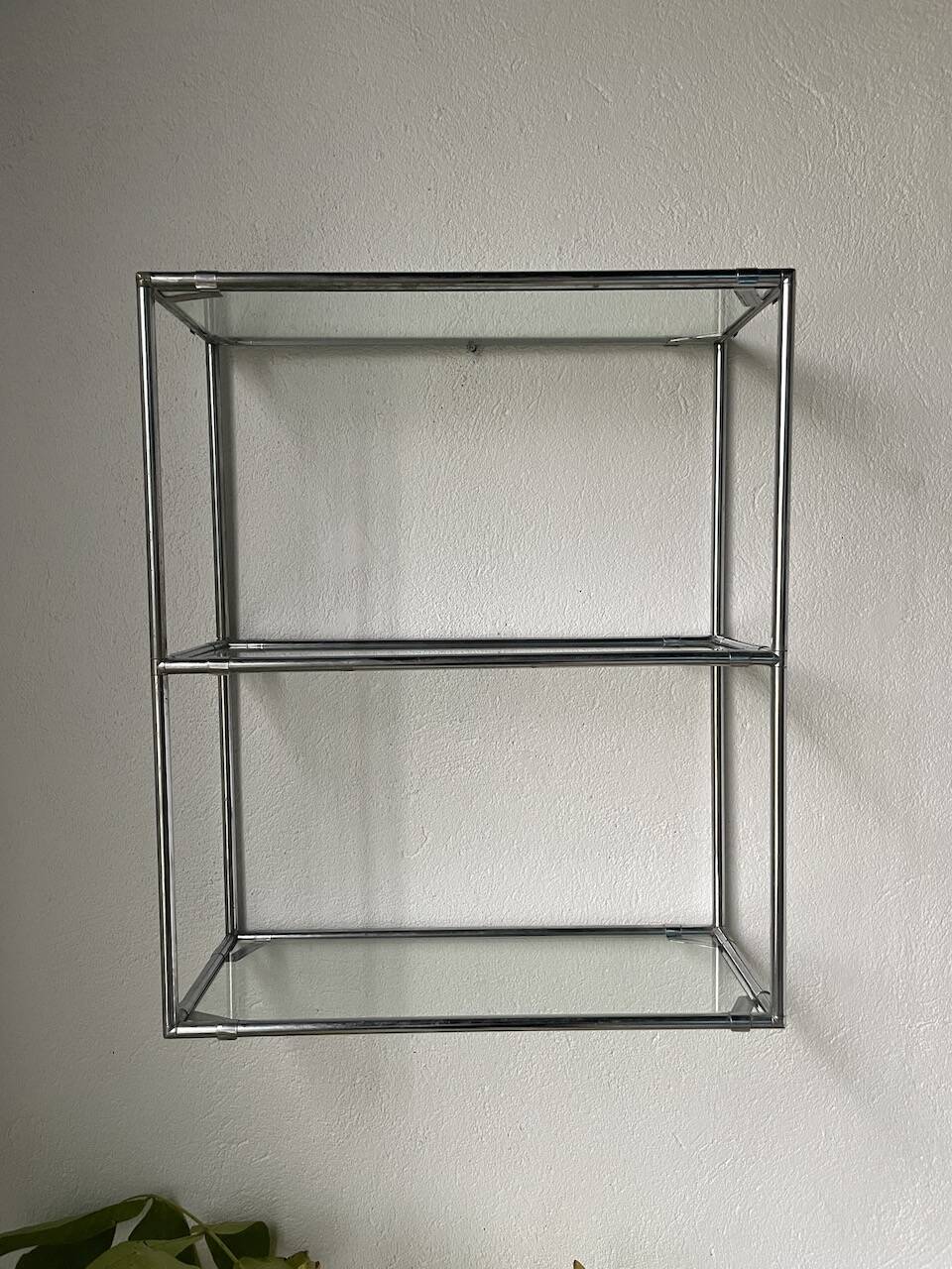 Abstracta Poul Cadovious wall shelf
