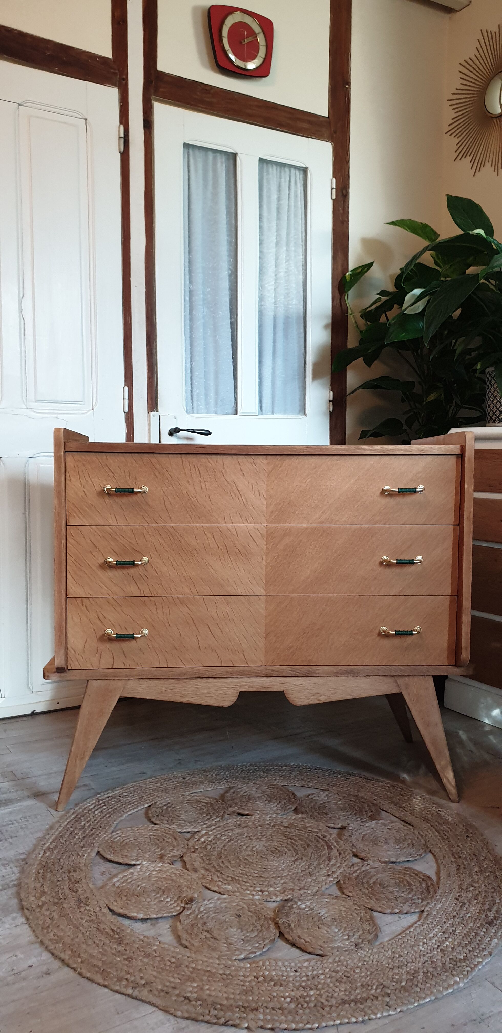 Chest of drawer compass feet