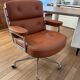 Fauteuil de bureau en cuir Lobby chair ES104 Eames Vitra