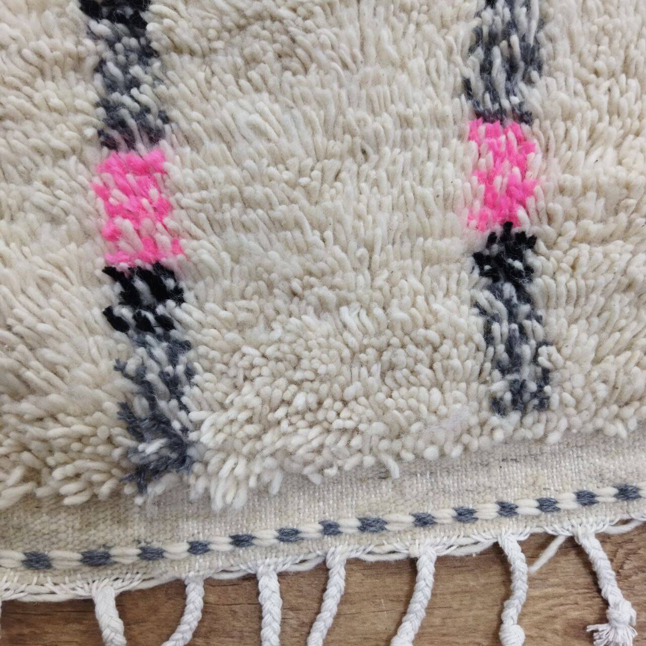 Azilal Berber rug in handmade wool 326 X 250 CM