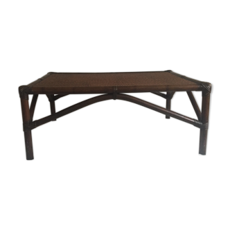 Table basse en rotin tressé