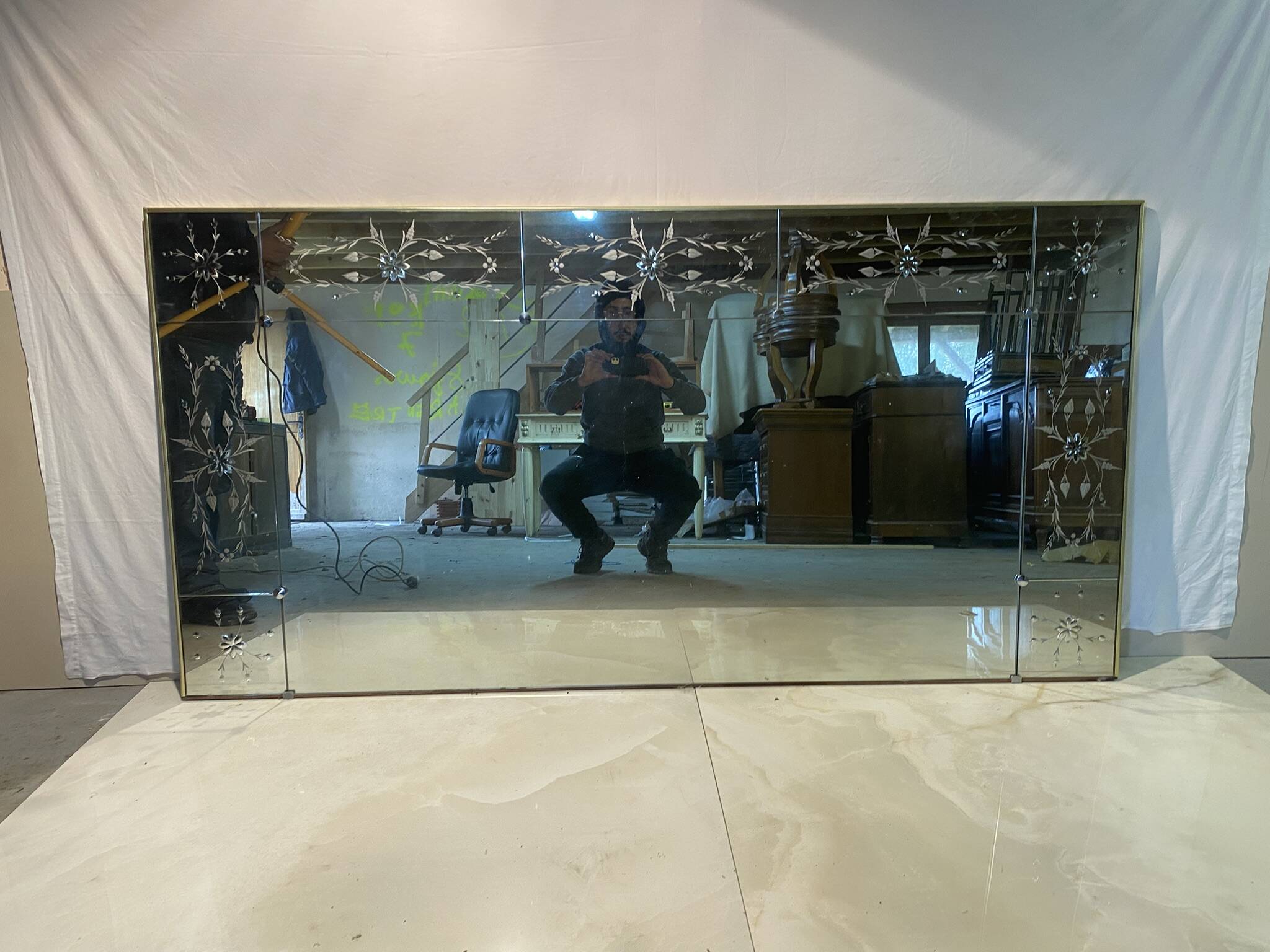 Large engraved bistro wall mirror with floral motifs - Art Deco style