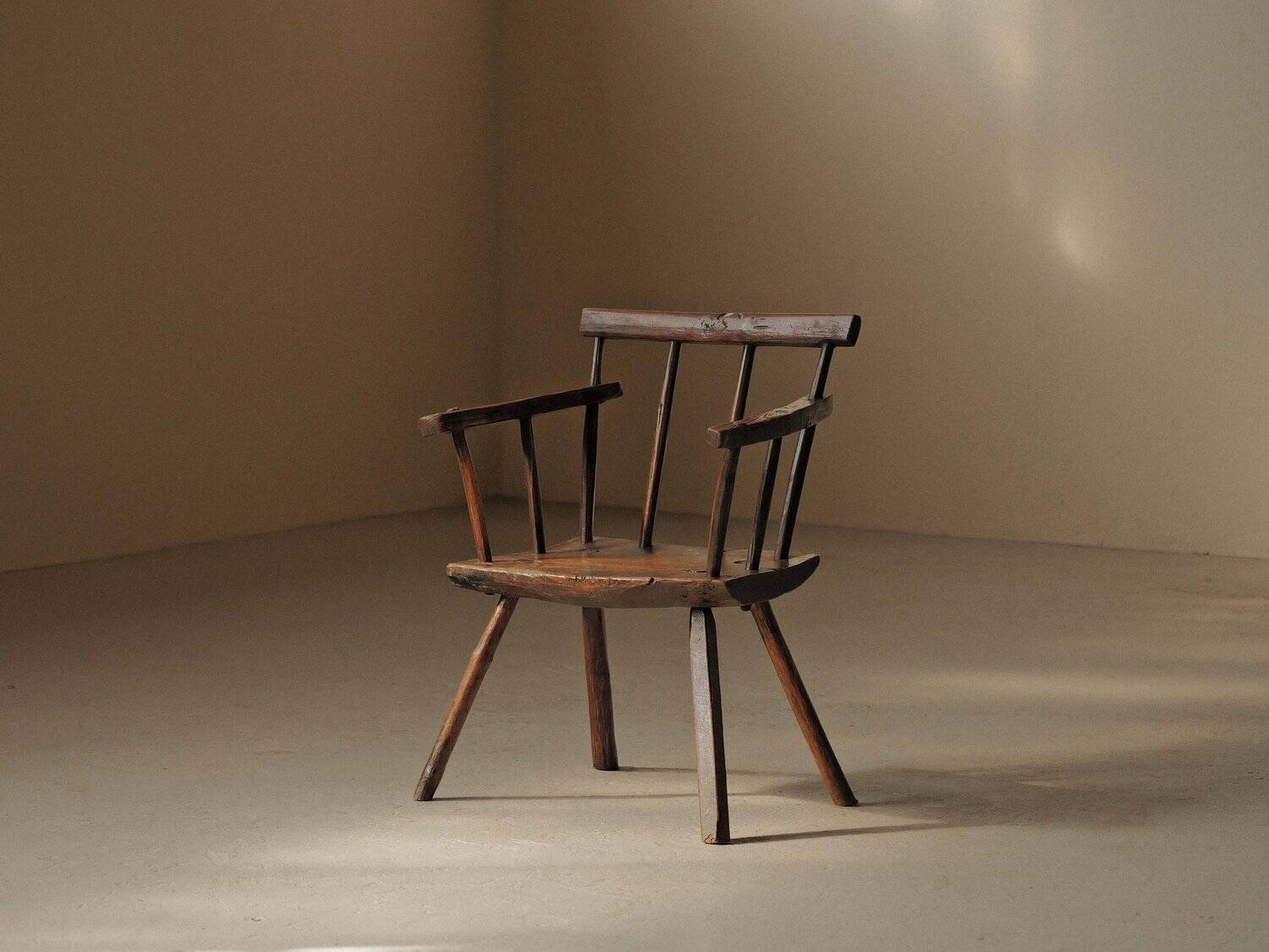 Fauteuil en bois massif, art populaire, Royaume-Uni , XIXᵉ siècle