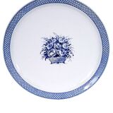 Antique serving dish in Sarreguemines earthenware with old Delft blue decoration.