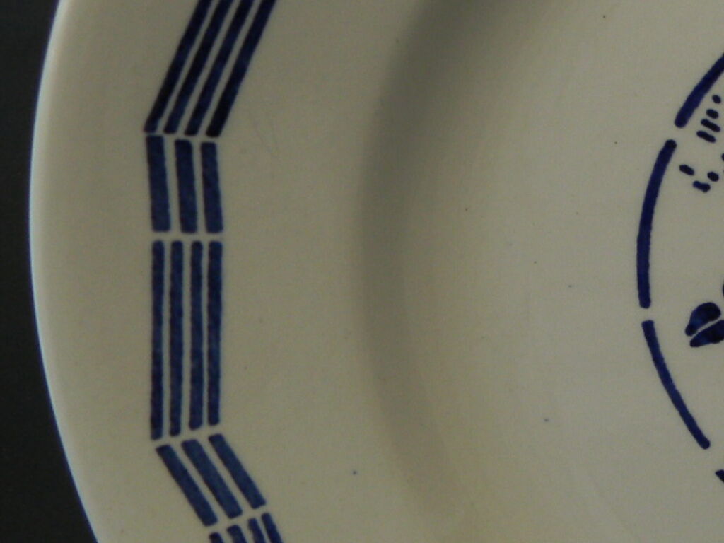 6 flat plates in earthenware from SAINT AMAND. Blue decoration.