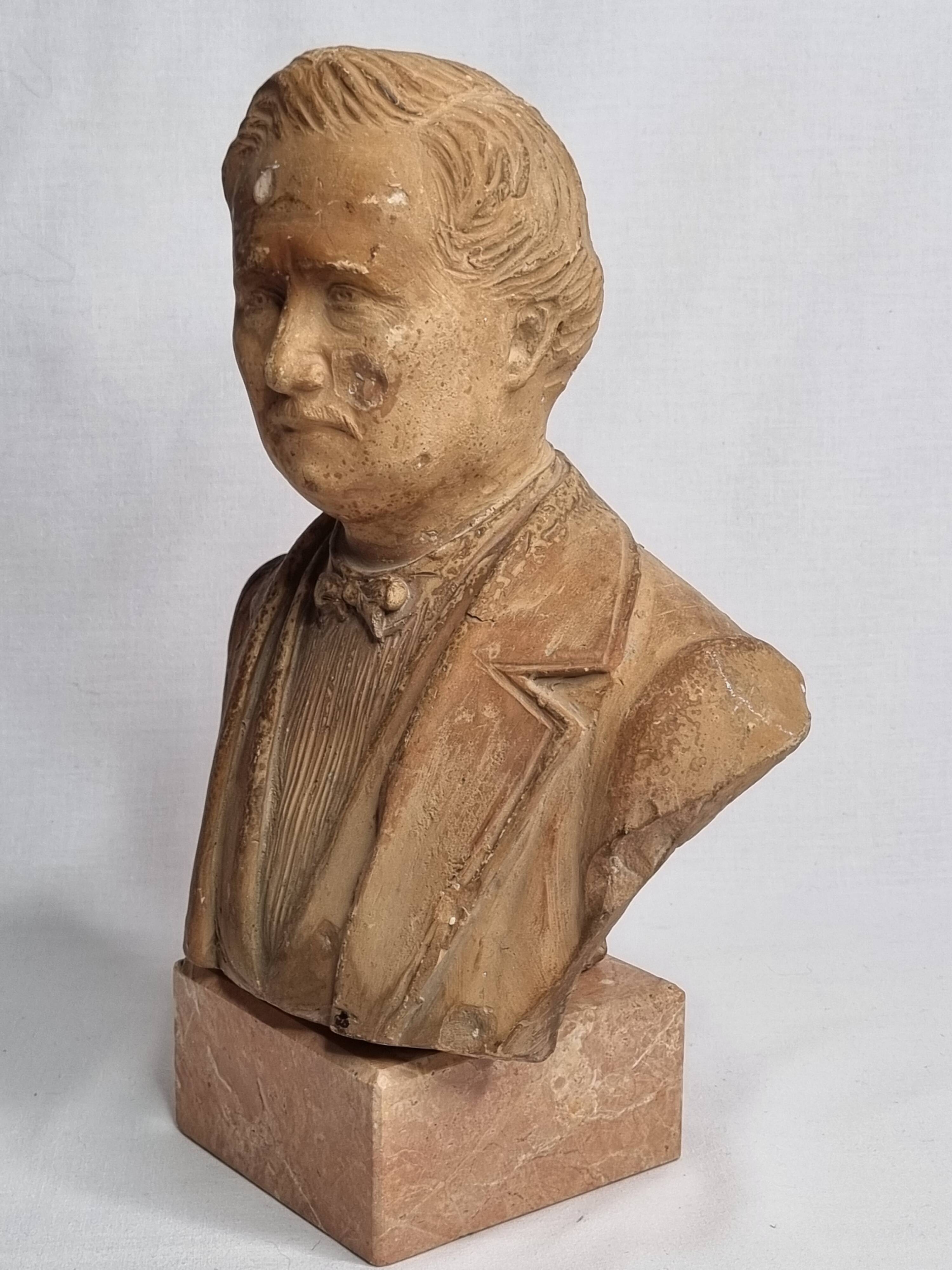 Bust of a notable in terracotta, 29 cm, signed Pasquet, 1870, on a base.
