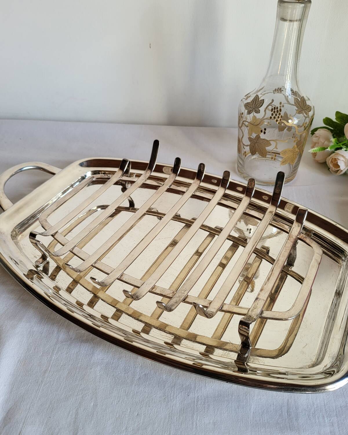 Silver-plated serving dish Quist and its asparagus cradle grid.
