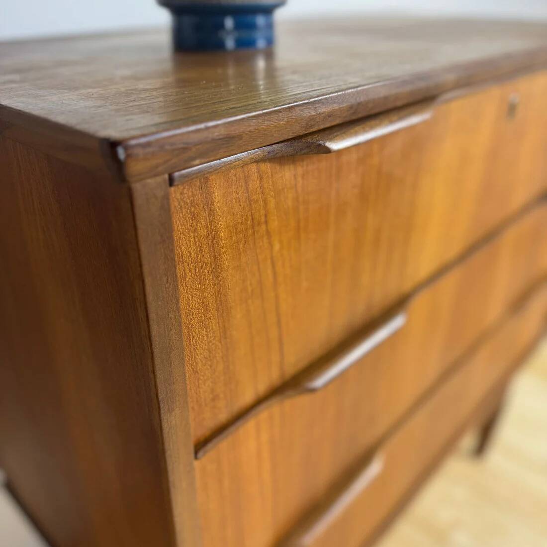 Small Danish chest of drawers from the 1960s in teak – 3 drawers