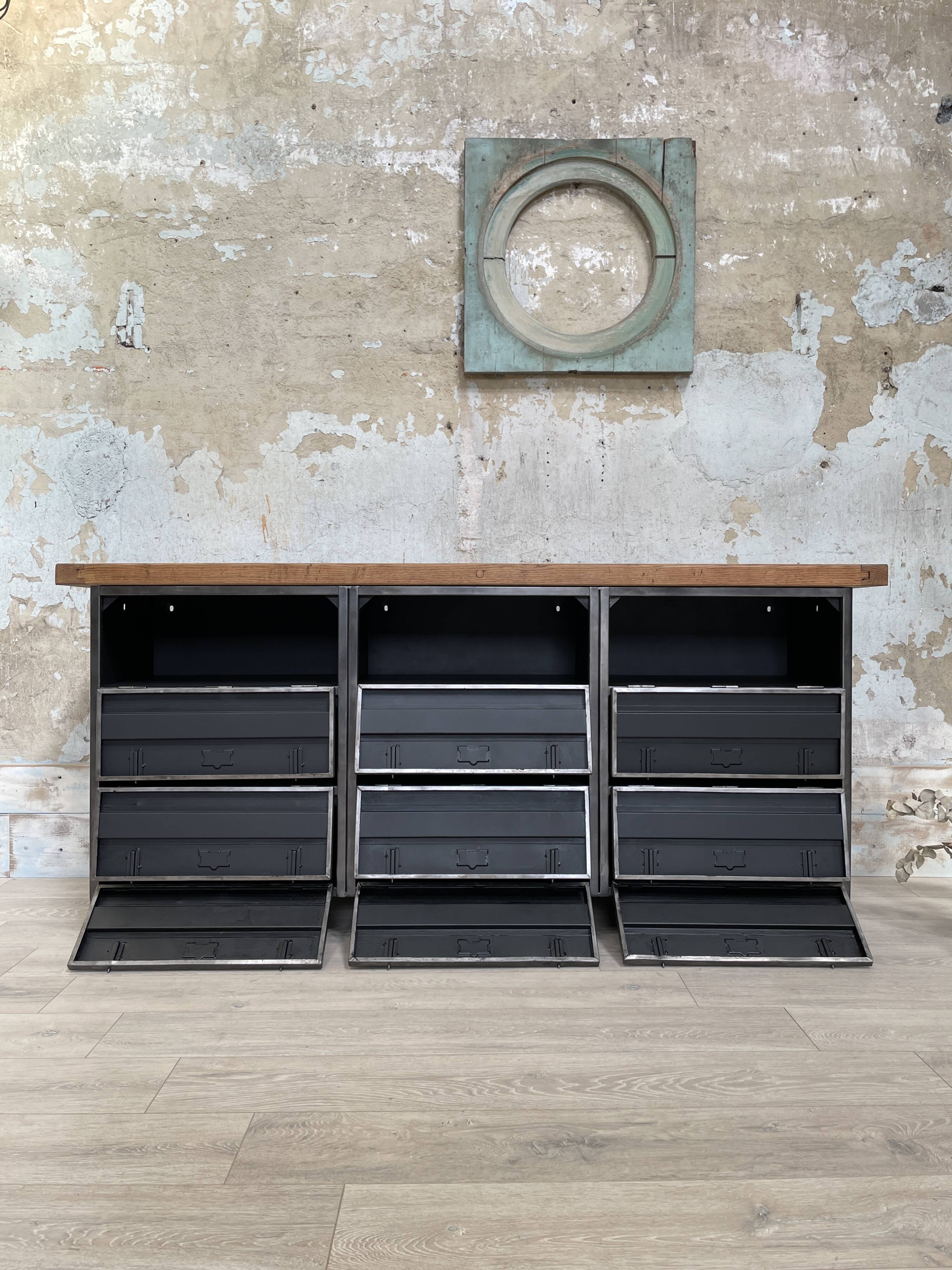 Industrial row in metal and oak.