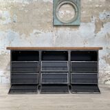 Industrial row in metal and oak.