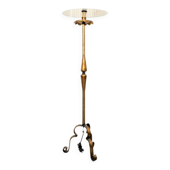French work from the 1930s Wrought iron floor lamp decorated with gold leaf H. 160 cm