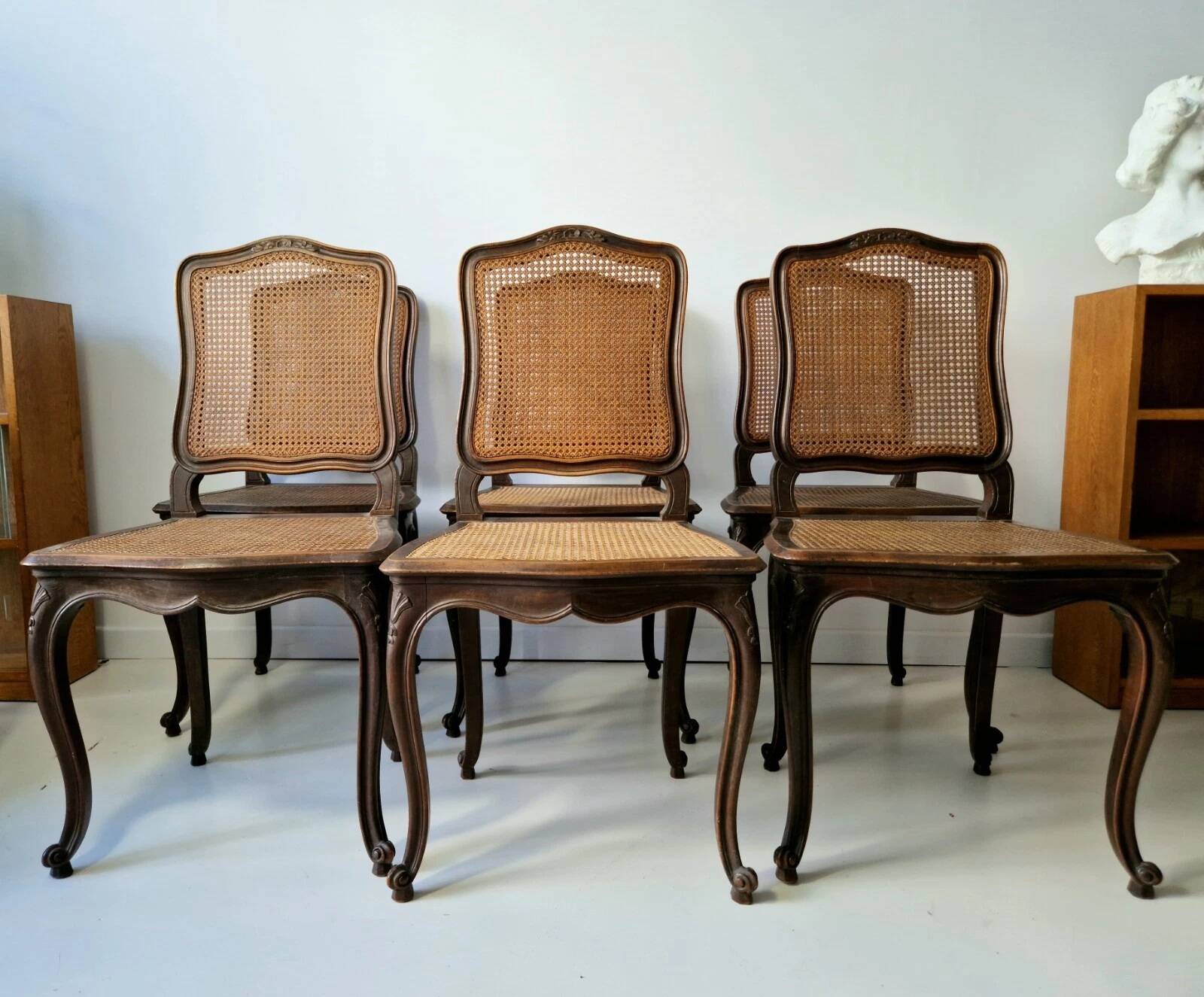 Ensemble de 6 chaises de salle à manger antiques en style Louis XV avec dossier en osier provençal.