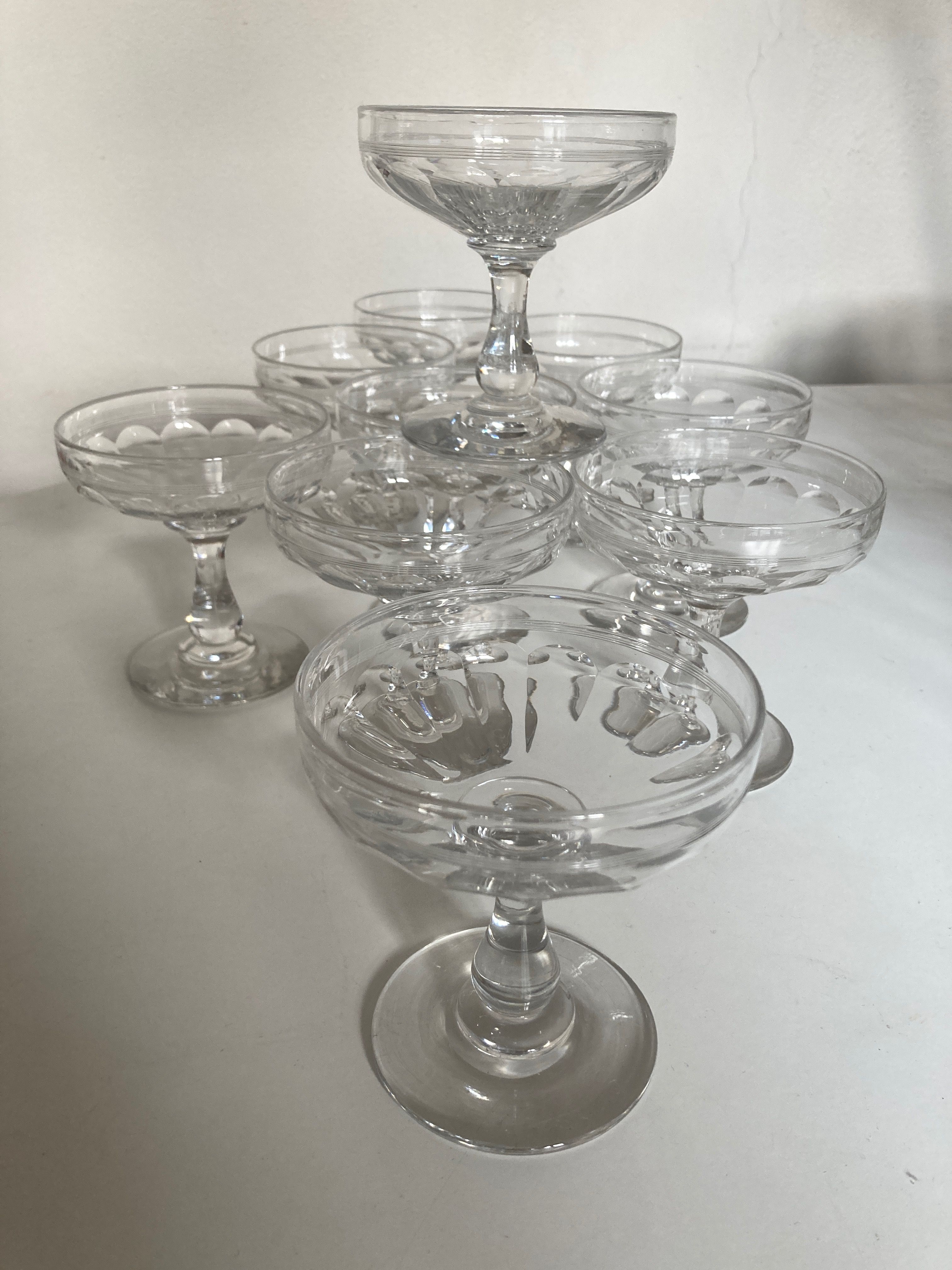 Set of 10 glasses of champagne 1870 in crystal ringing with flat ribs