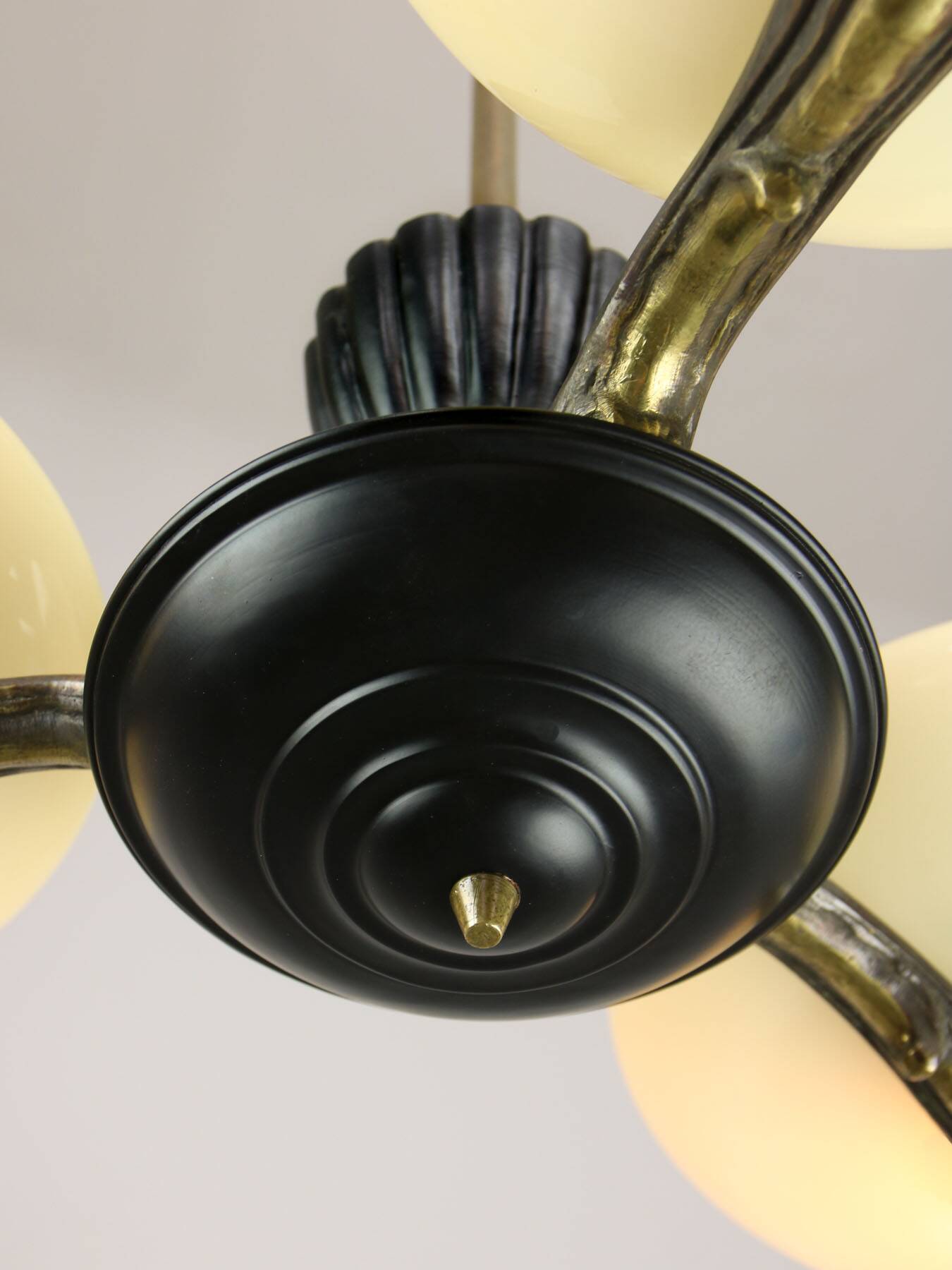 Lustre figuratif Art Déco en laiton français, 1930