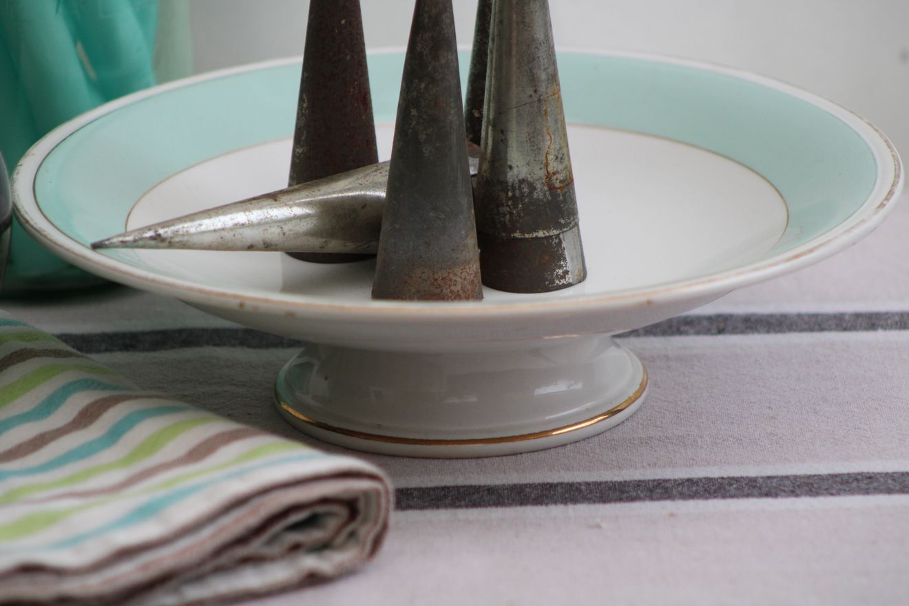 Coupe sur pied en porcelaine