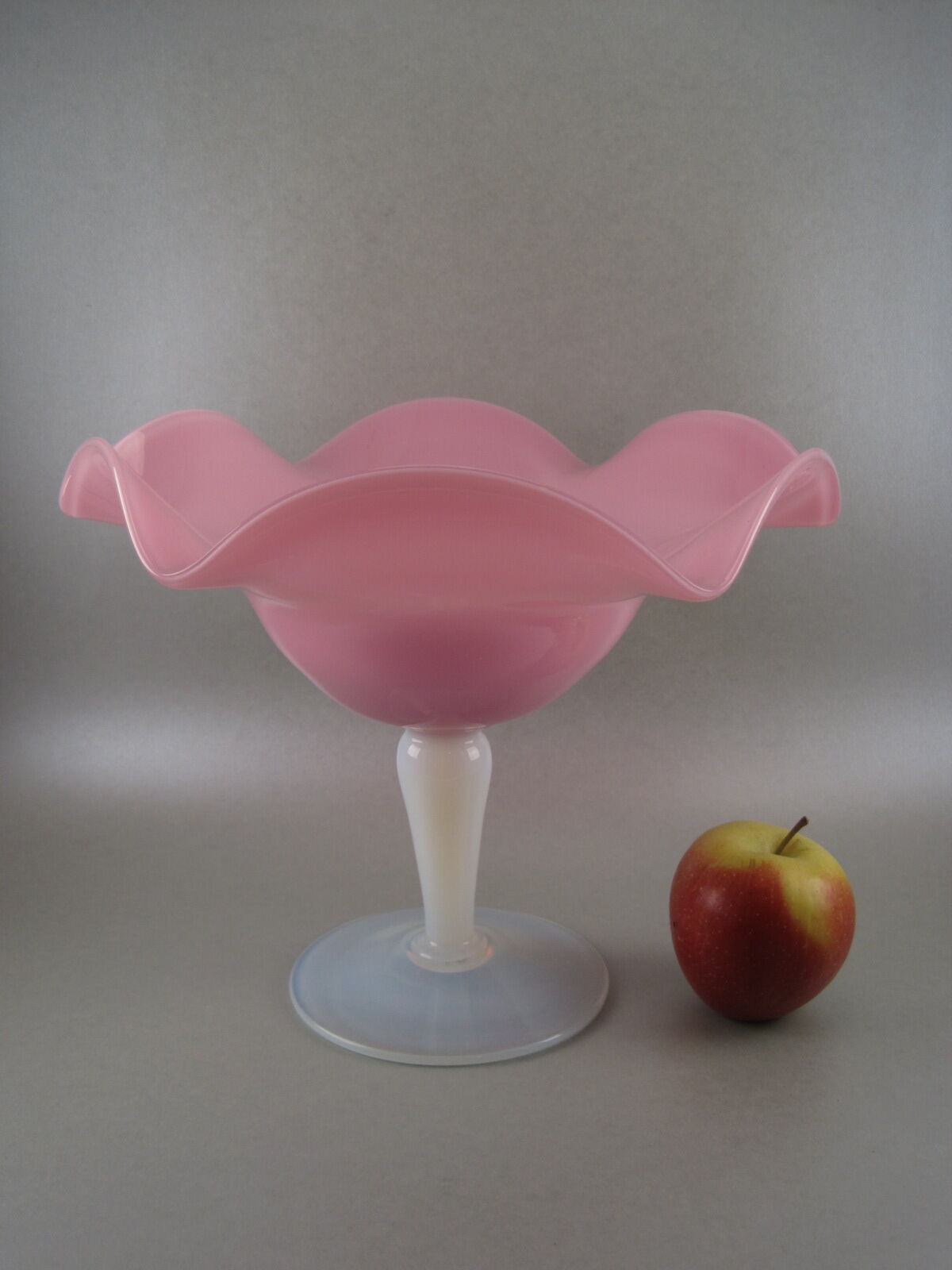 Cup on piedouche in pink opaline and translucent white period XX th