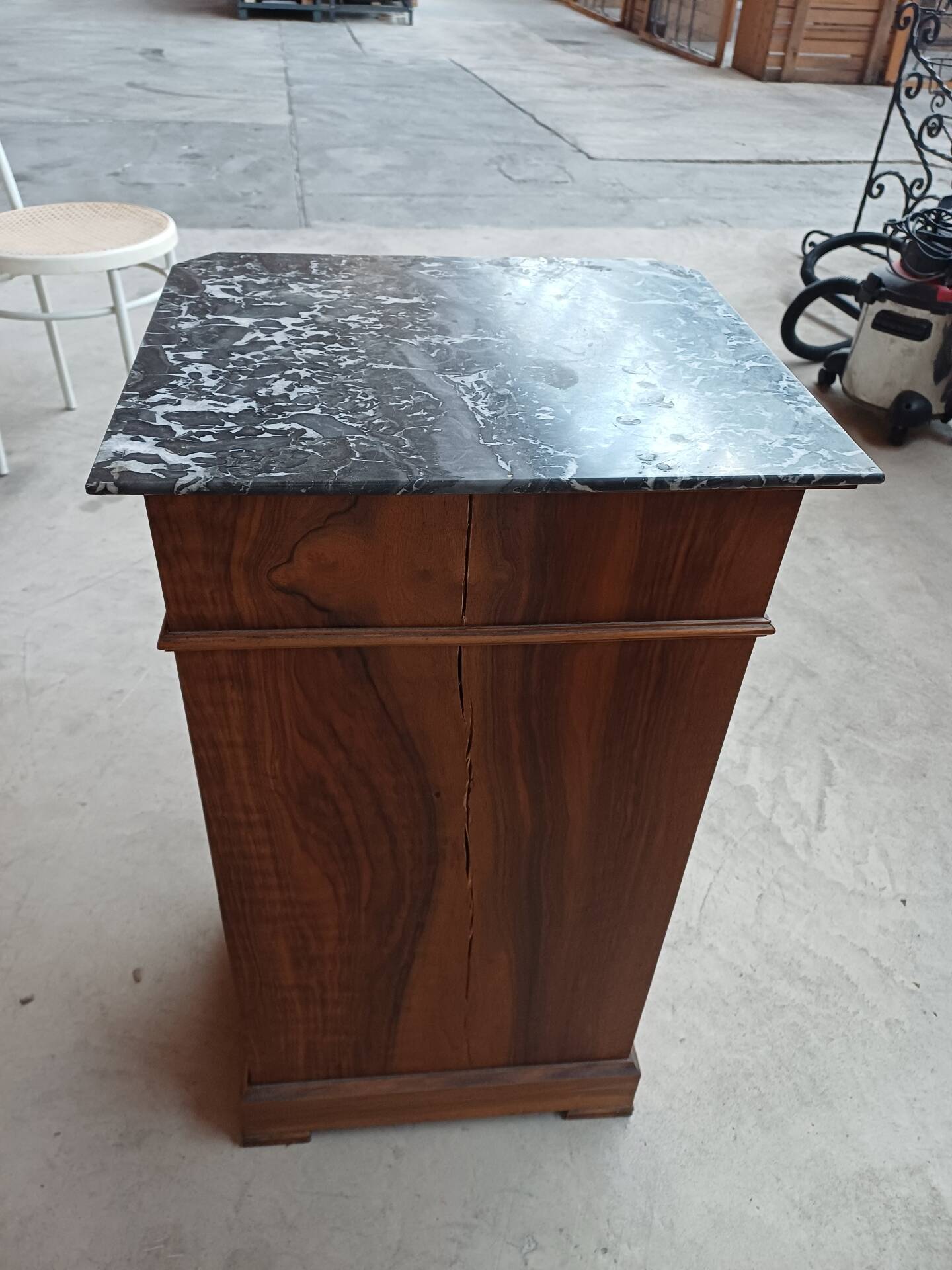 Table de chevet ancienne
