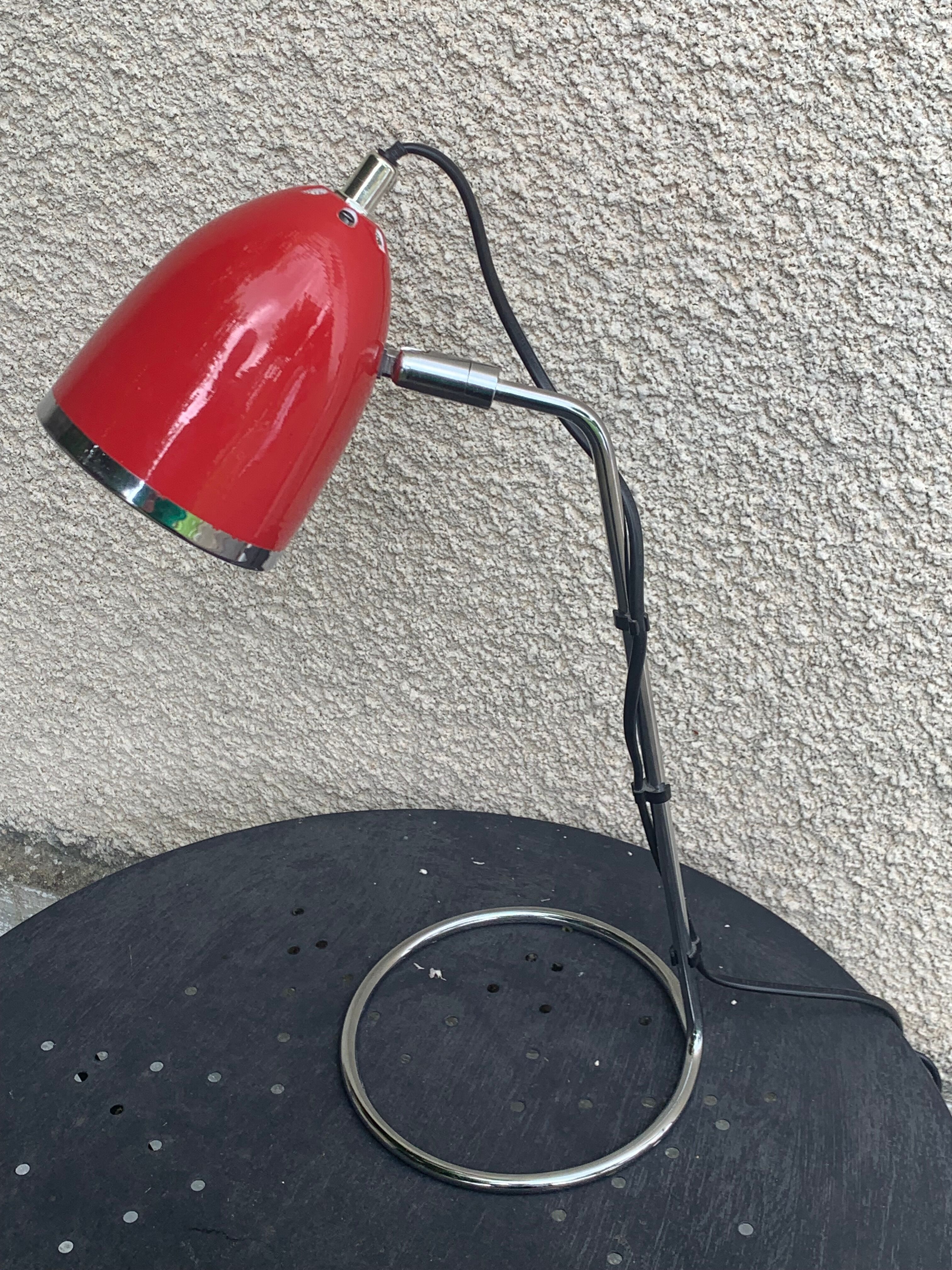 Desk, table lamp in red metal and silver vintage 1970