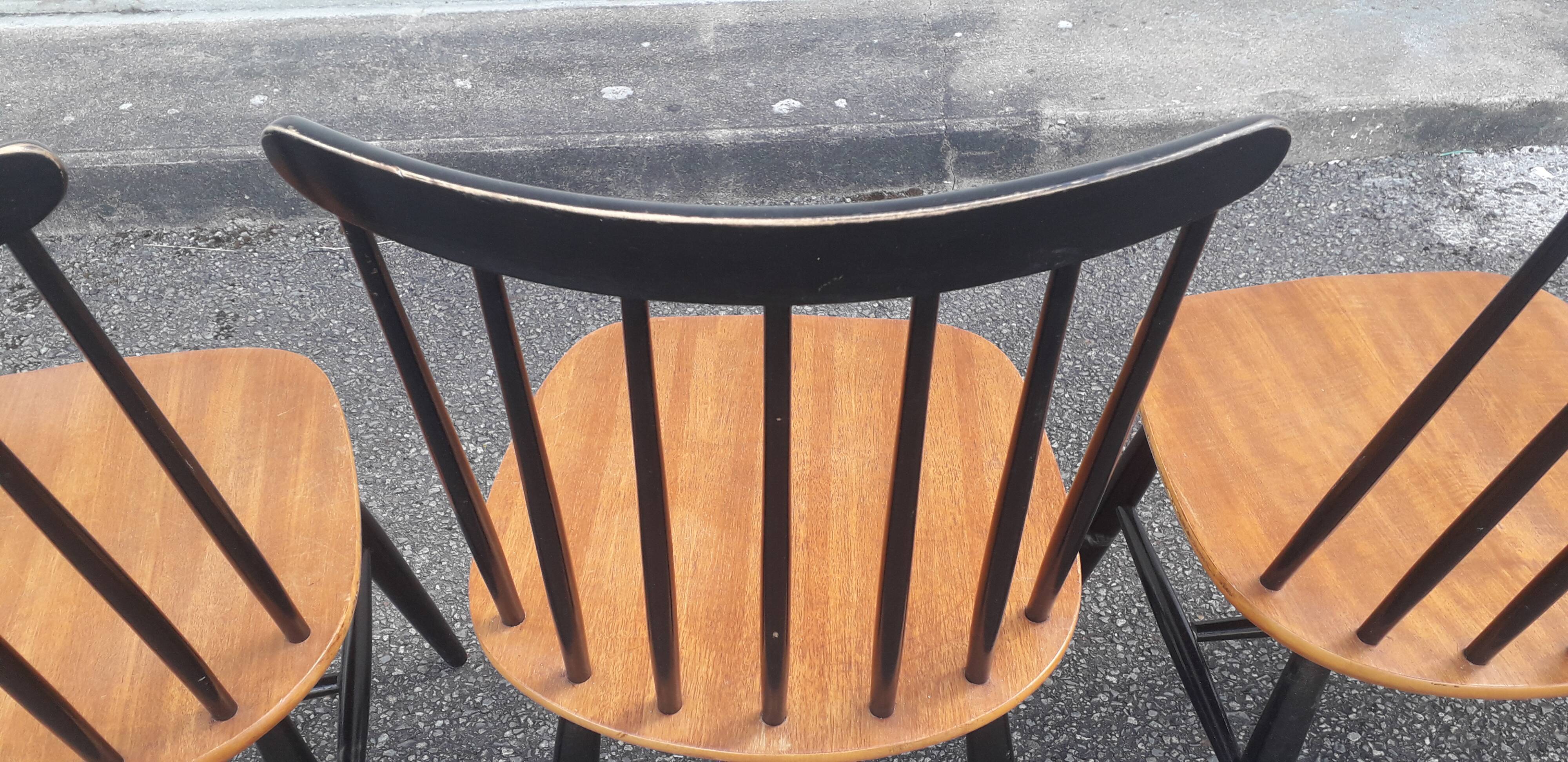 Lot of 4 vintage chairs