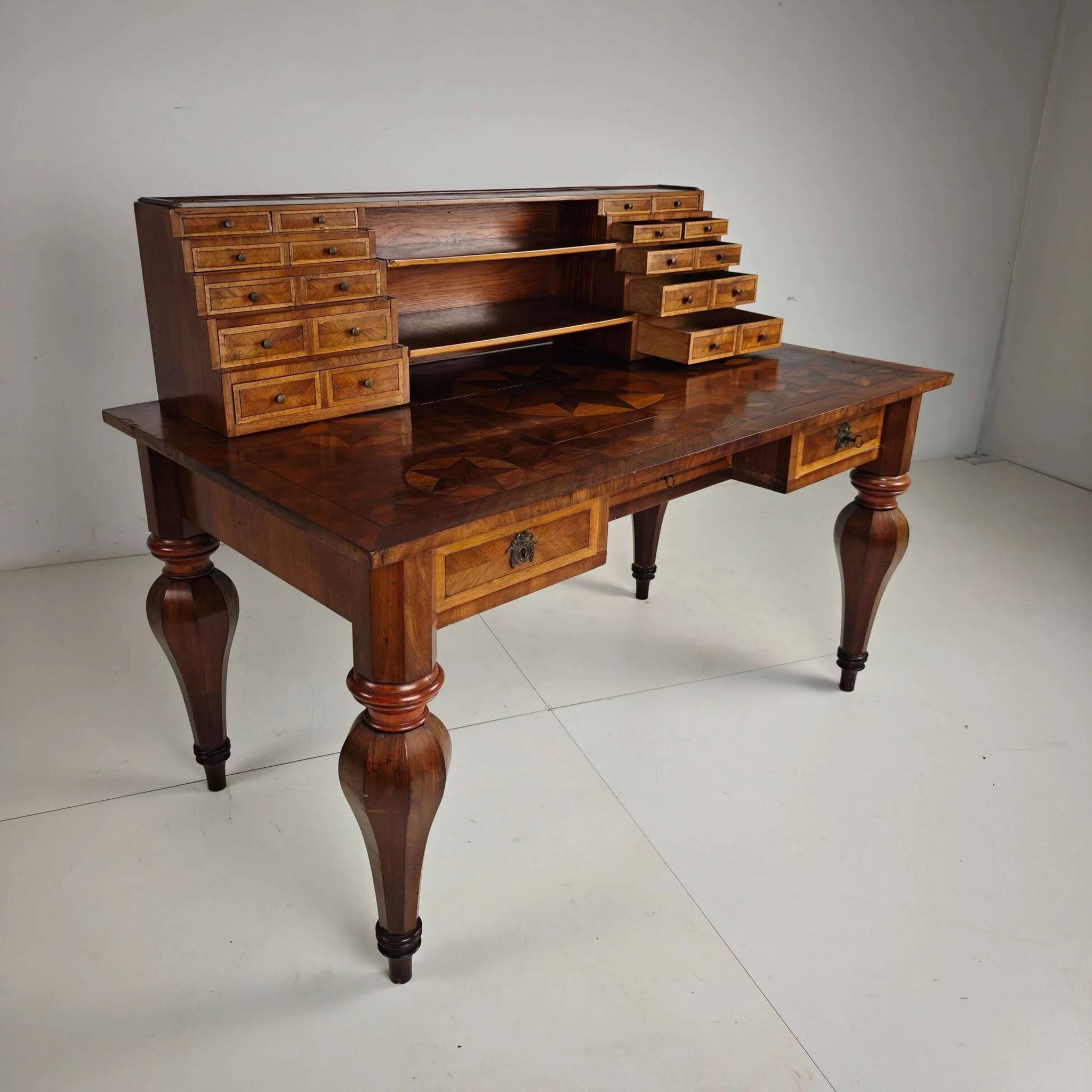 Bureau d'écriture en marqueterie, Allemagne 19e siècle