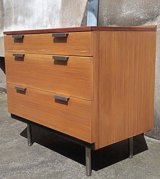 Dresser John and Sylvia Reid, stag edition1960