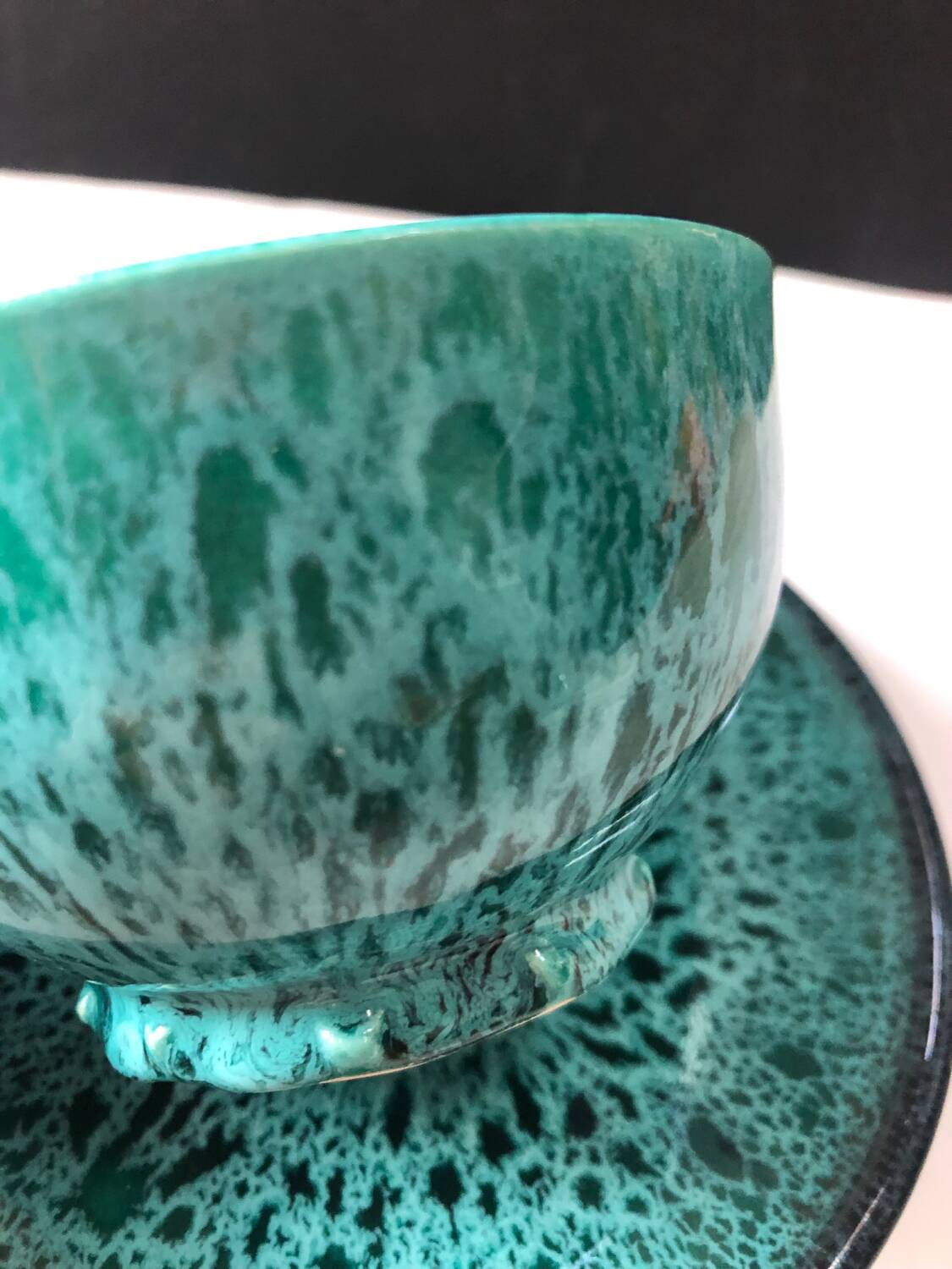 Tasse et soucoupe par Marius Giuge à Vallauris