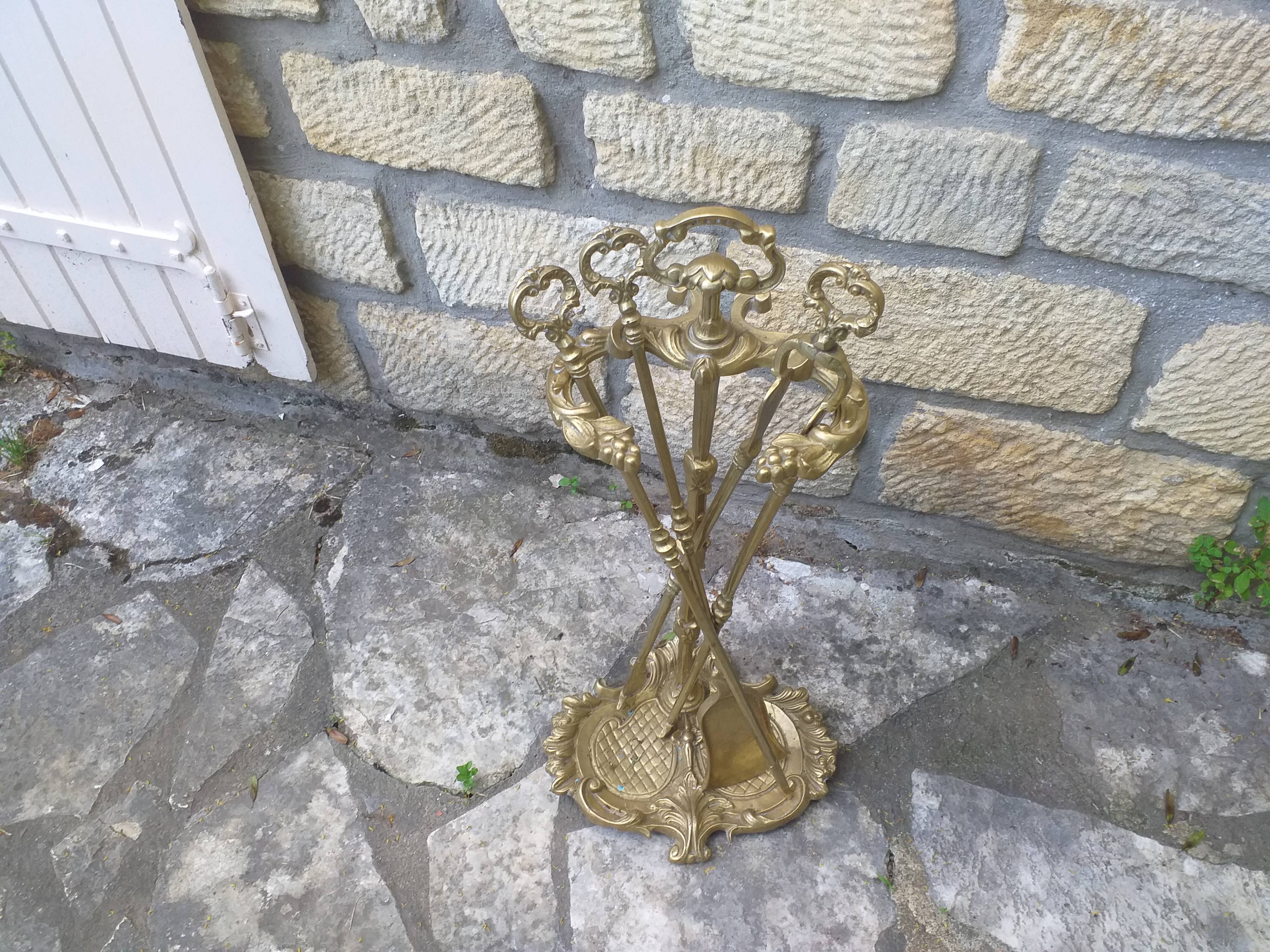 Bronze fireplace servant