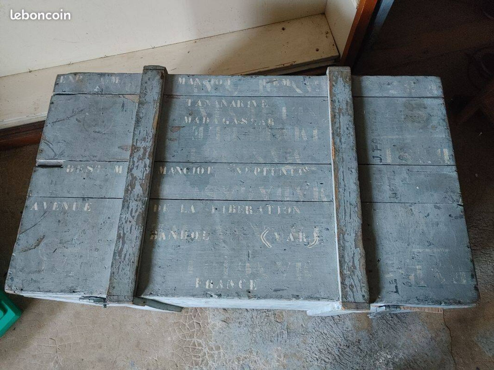 Large trunk/old chest, entirely original - address BANDOL