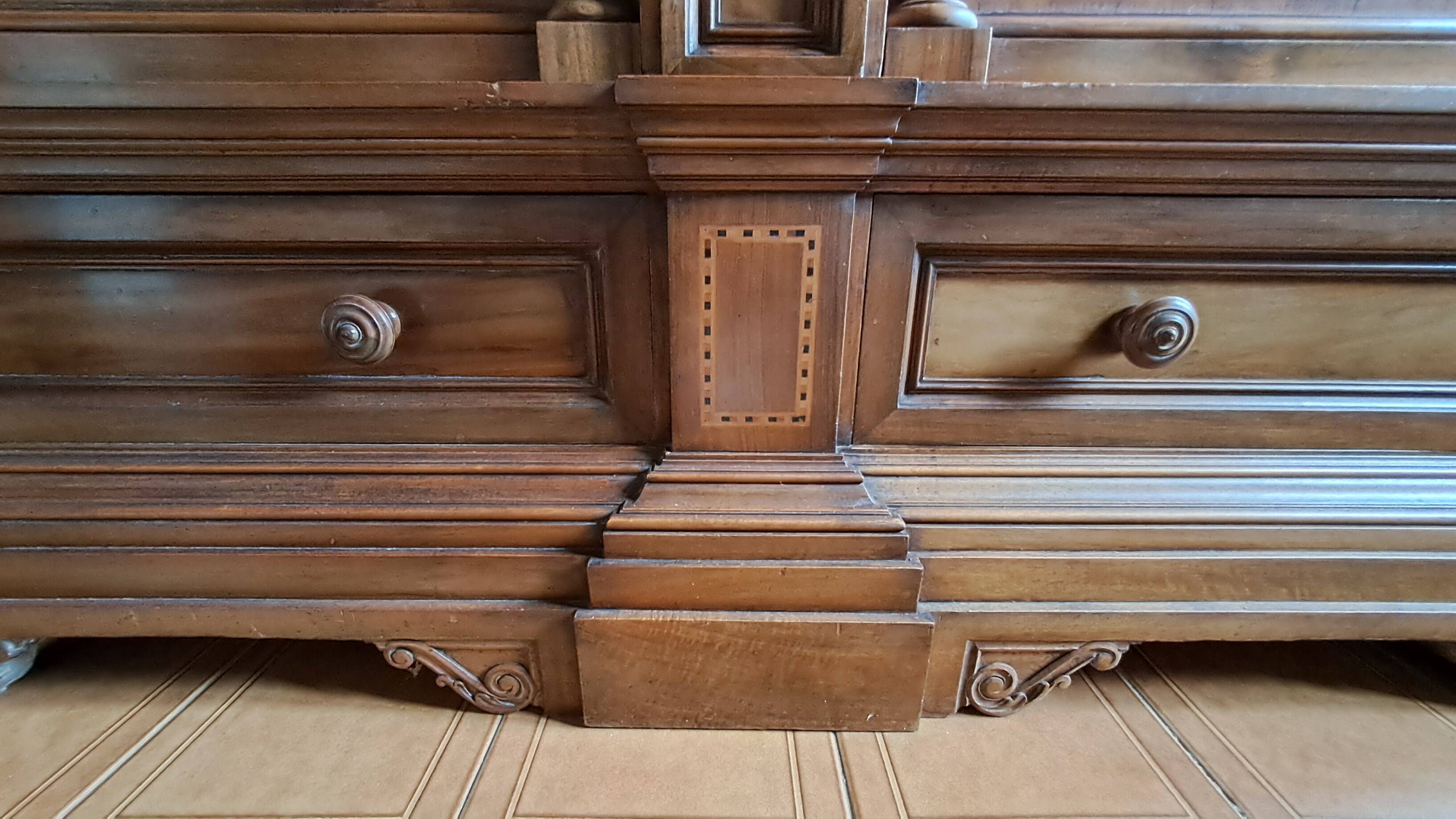 Wardrobe - neo-Renaissance in carved solid wood - possible lot sale