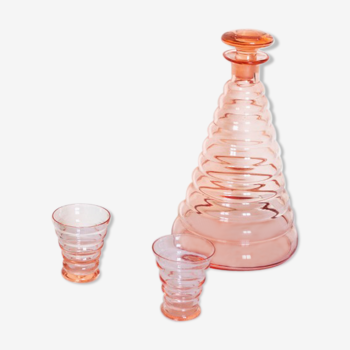 Carafe à liqueur en verre rose ancien et 2 verres