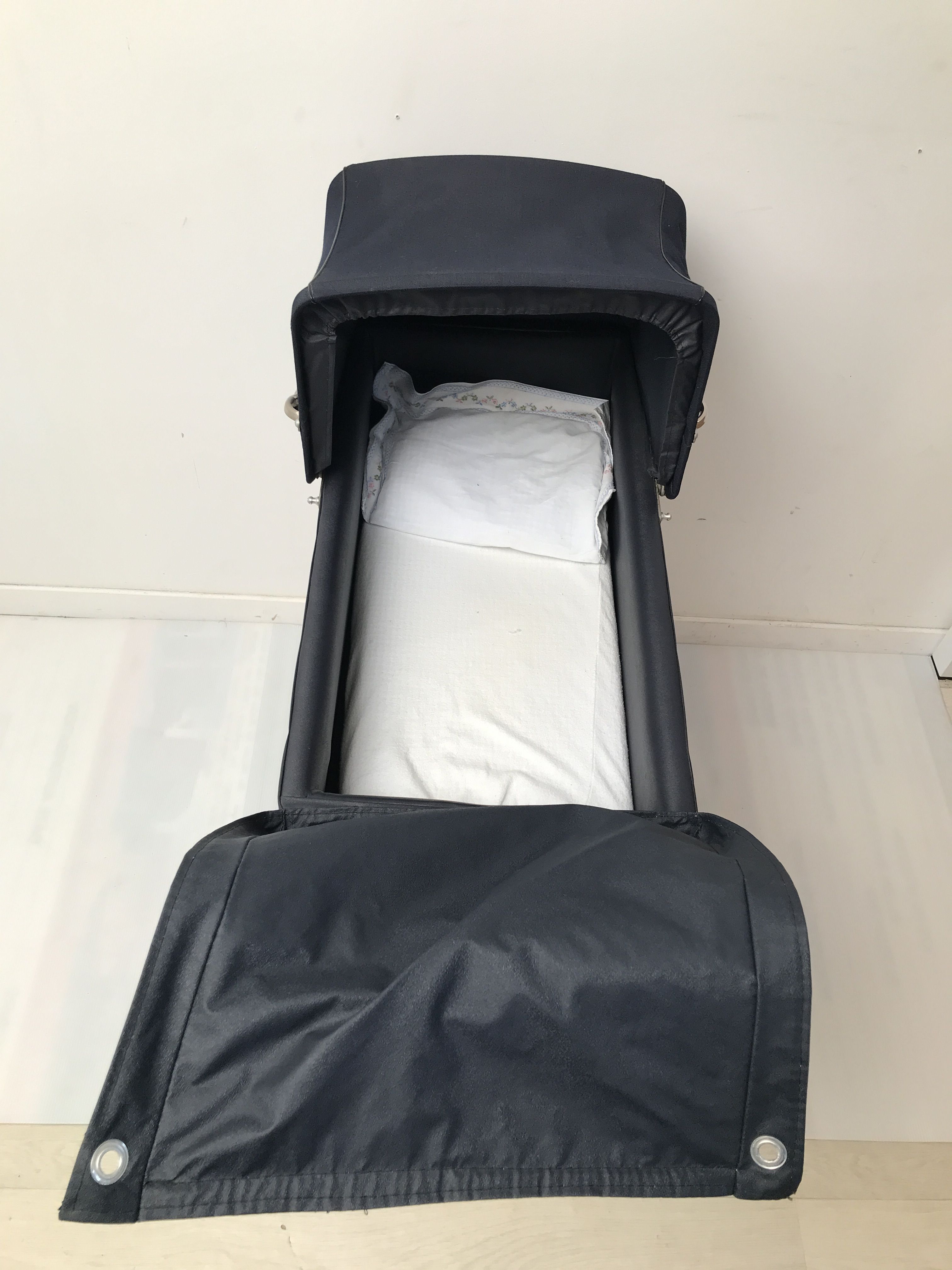Pram, vintage English style carrycot 60/70s