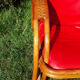 Fauteuil vintage rouge en rotin et skai rouge