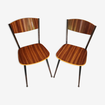 2 chaises en formica imitation bois