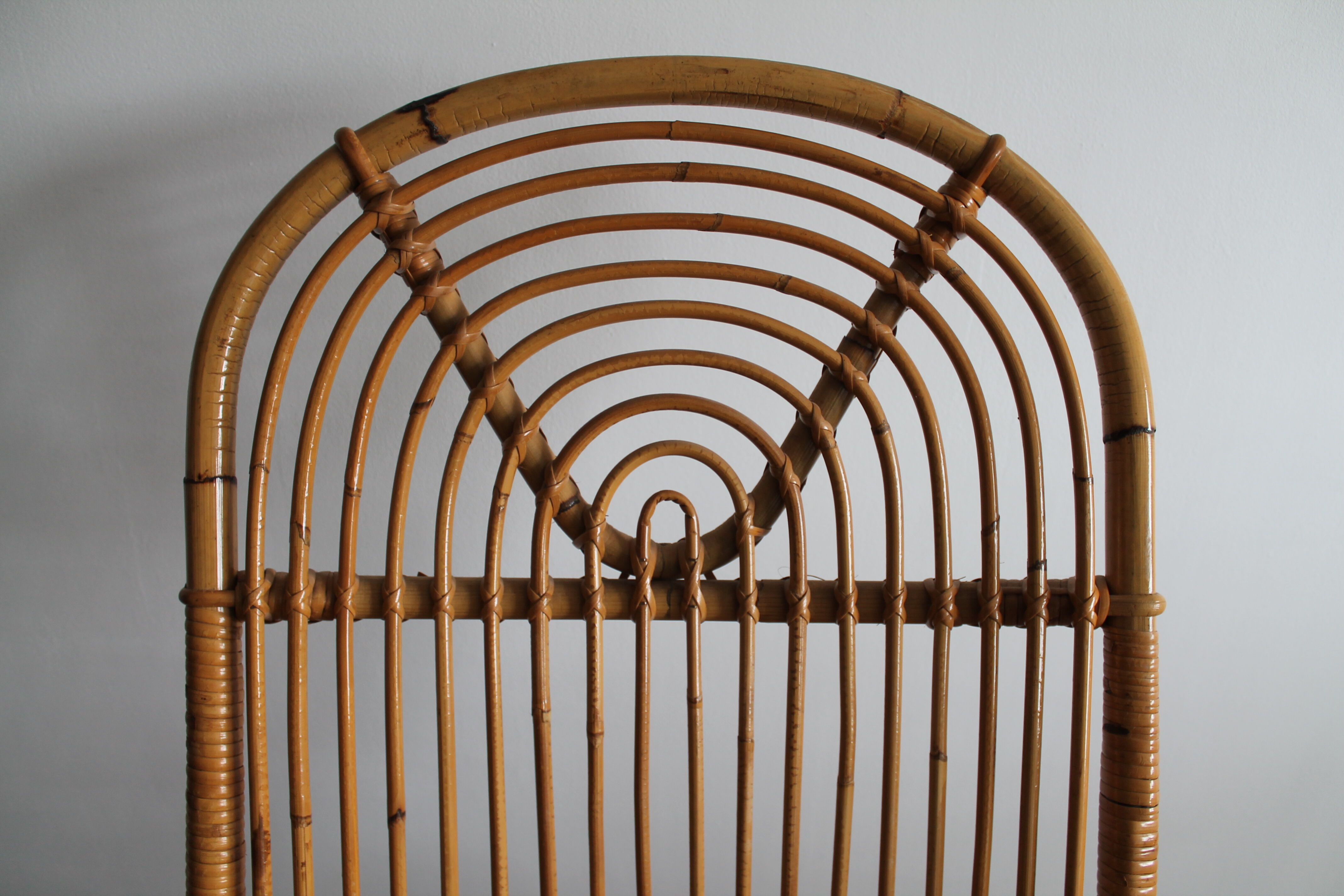 Rocking chair in vintage rattan 1960