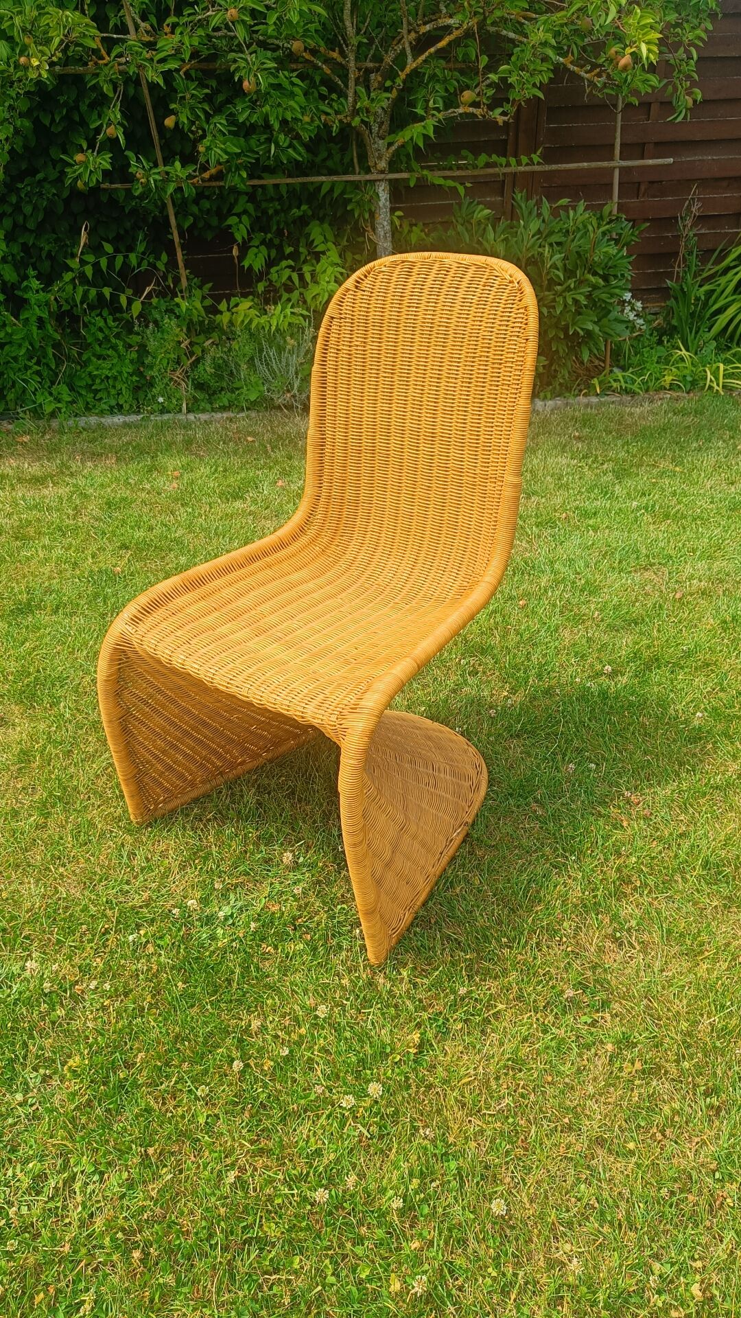 Vintage rattan chairs – cantilever design in the style of Panton – 1970s