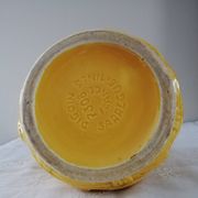 Pichet jaune en barbotine Digoin Sarreguemines vintage années 60